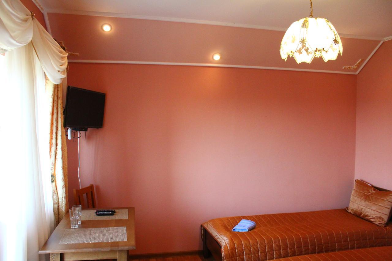 Cafe-Motel Goryanka Uzhhorod Exterior photo